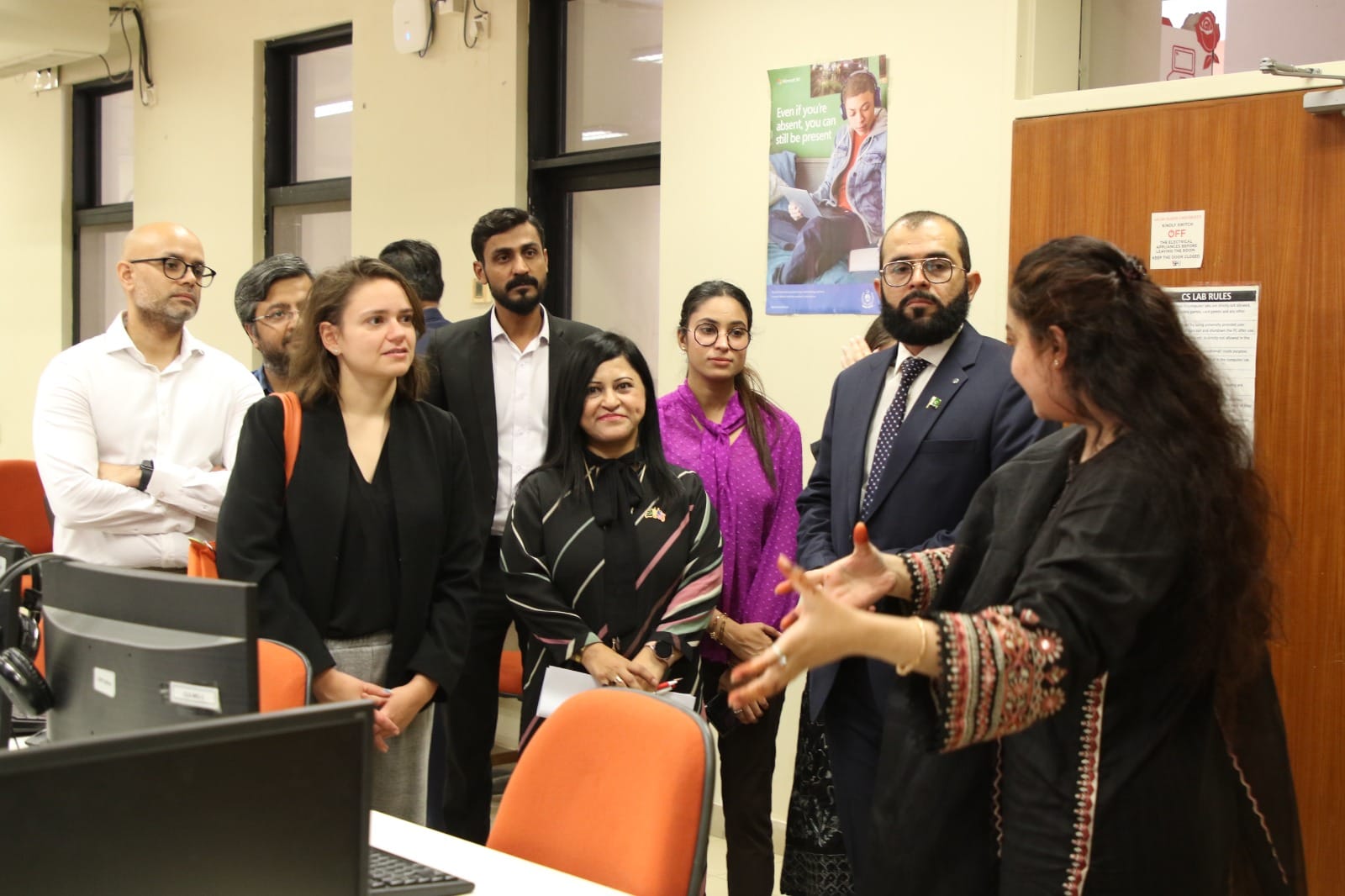 Visiting Delegates Visit of Delegation from US Consulate – Salim Habib University